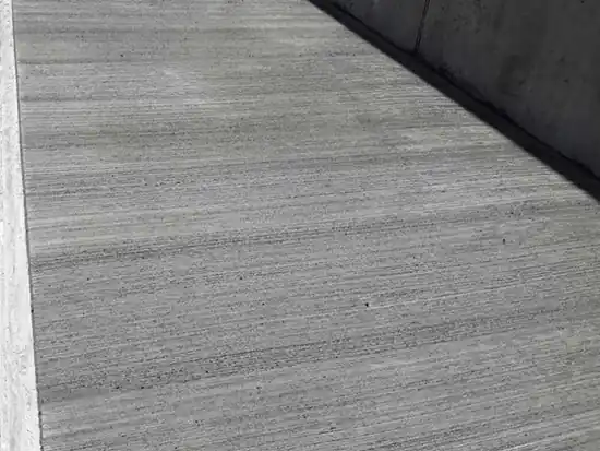 Instaladores de hormigón rayado